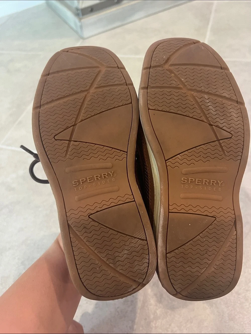 • Sperry Brown Kids Moccasin Boat Shoes with White Stitching, size 3 •